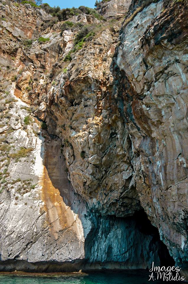 Κέρκυρα: Το Καρστικό Σπήλαιο στον Αντίψο (Έρμονες). (Φωτ.)  