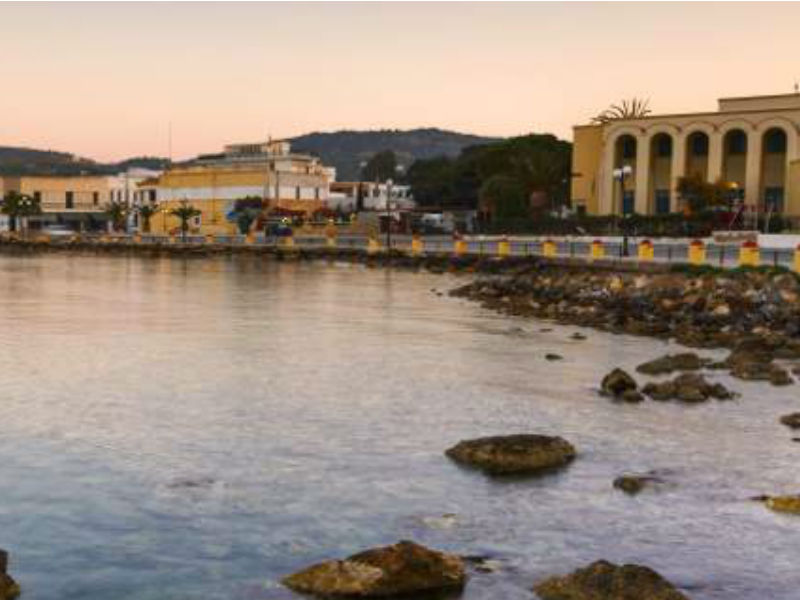 BBC: Η πιο περίεργη πόλη της Ελλάδας …αλλά με απίστευτη ομορφιά!  