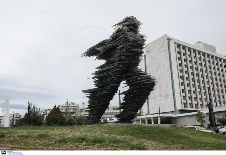 Σάλος για τον «Δρομέα» του Βαρώτσου – Οργή του γλύπτη  