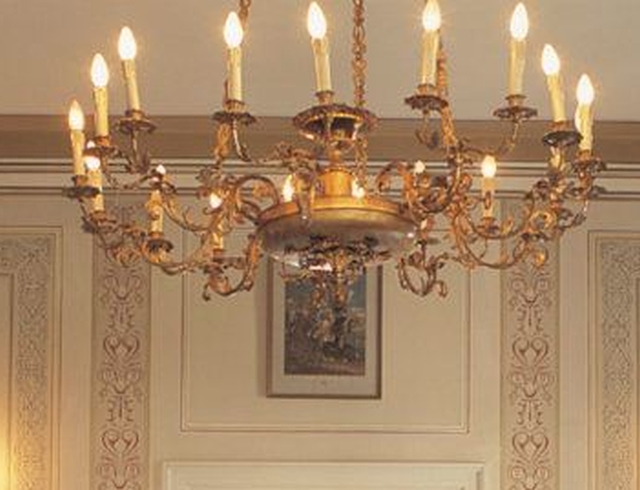 «Σιγά τον πολυέλαιο» -Από που προέρχεται η έκφραση;  