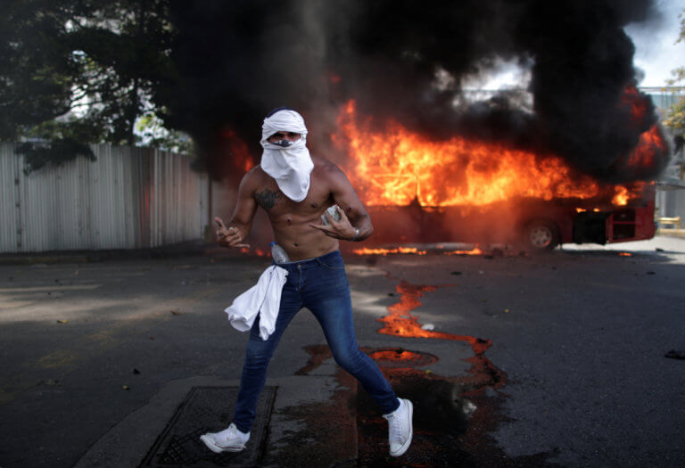 Βενεζουέλα: «Στήθηκε στις ΗΠΑ το πραξικόπημα»! Καταγγελίες «φωτιά» του ΥΠΕΞ  