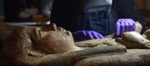 Εντυπωσιακές ανακαλύψεις στο εσωτερικό σαρκοφάγου 3.000 ετών - Είχε μείνει «σφραγισμένη» για 100 χρόνια 