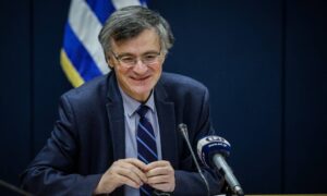 Απίστευτη καταγγελία καθηγητή του ΑΠΘ για τον Τσιόδρα: Επινόησε τον υπολογισμό των θανάτων  