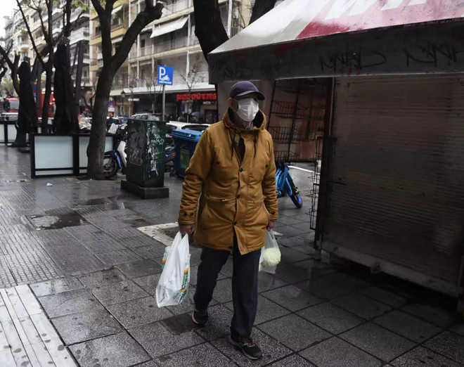 Εξαπλώνεται ο κορονοϊός στην Ελλάδα – Πού εντοπίστηκαν τα νέα κρούσματα - Μάσκα σε όλους τους κλειστούς χώρους εισηγούνται οι λοιμωξιολόγοι  