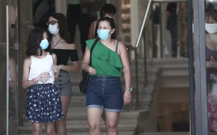 Κορονοϊός: Σκέψεις για μάσκες παντού στην Αττική – Κρίσιμη σύσκεψη αύριο Μητσοτάκη με λοιμωξιολόγους 
