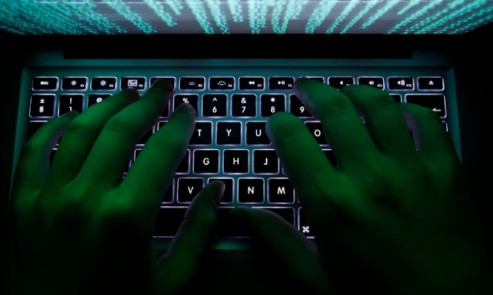 Με ειδικό λογισμικό «περιπολεί» το ίντερνετ η Δίωξη Ηλεκτρονικού Εγκλήματος για τους αρνητές της μάσκας 