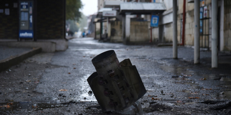 Ναγκόρνο Καραμπάχ: «Βροχή» από πυραύλους σε συνοικίες της Στεπανακέρτ -Σε καταφύγια οι πολίτες  