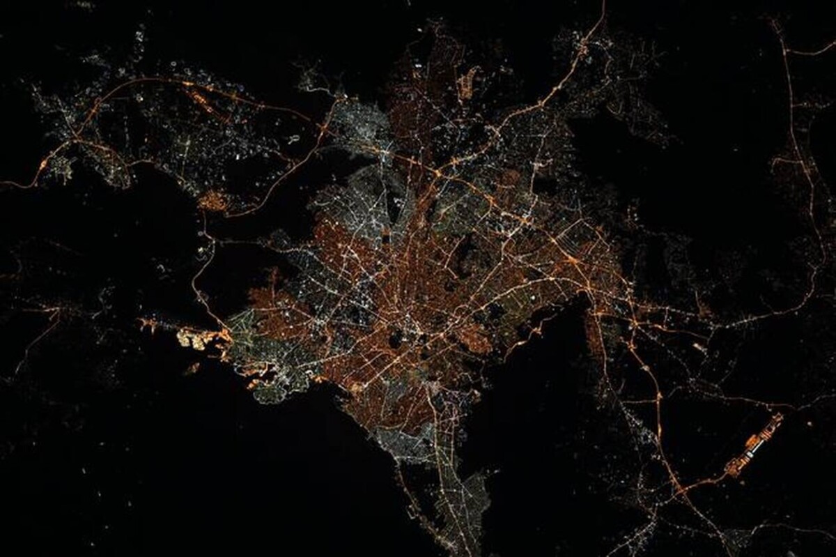 H Αθήνα τη νύχτα από τον Διαστημικό Σταθμό: Η εντυπωσιακή εικόνα που στέλνει αστροναύτης  