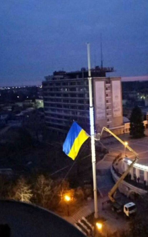«Ύπο τον πλήρη έλεγχό μας Μελιτόπολη και Χερσώνα» λένε οι Ρώσοι – Υποστολή ουκρανικής σημαίας στη Μελιτόπολη 