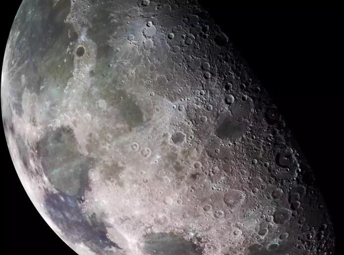 Πέφτει στην «σκοτεινή πλευρά» της Σελήνης ο άγνωστος πύραυλος – Τα σενάρια για την προέλευσή του  