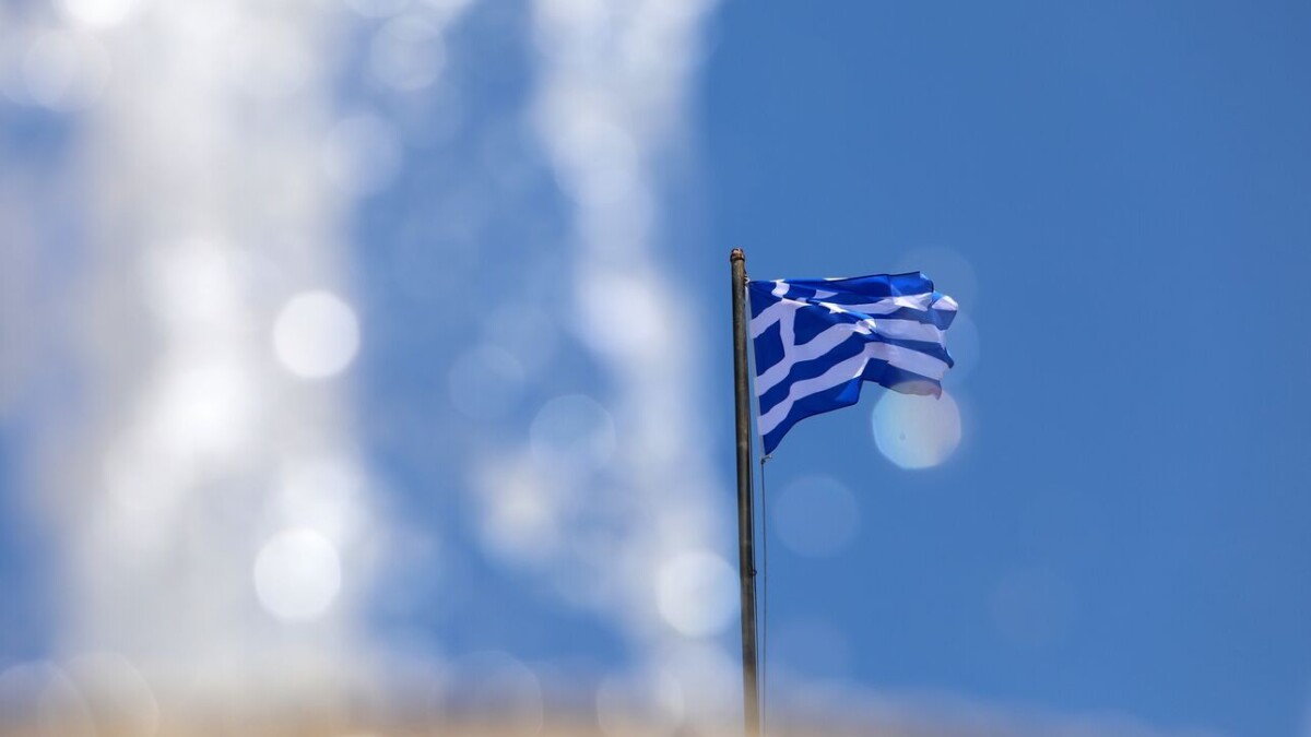 Ρόδος: Ολλανδοί Τουρίστες έκλεψαν ελληνική σημαία και έγραψαν συνθήματα κατά της Ελλάδας  