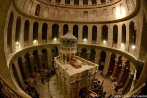 Η ισραηλινή αστυνομία εμπόδισε «για πρώτη φορά μετά από αιώνες» τον Καθολικό Πατριάρχη Ιεροσολύμων να εισέλθει στον Πανάγιο Τάφο  